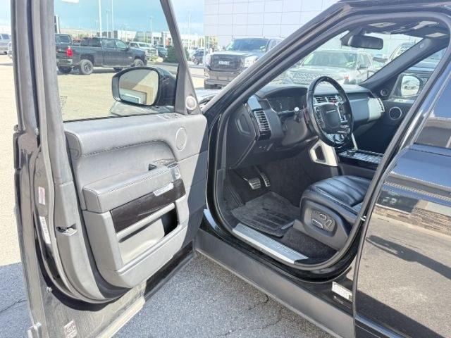 2015 BLACK /Ebony/Ebony/Ebony/Cirrus Land Rover Range Rover (SALGS2TF2FA) with an 5L V-8 gasoline direct injection engine, Automatic transmission, located at 1175 N Woodruff Ave, Idaho Falls, ID, 83401, 43.506901, -111.999657 - At Timberline Auto, finding a great deal on your next vehicle is always easy! Our experienced sales staff goal is to help find you the right vehicle at the right price! Our knowledgeable finance department has options for almost any credit score. We offer extended service contract options to prot- Photo#42