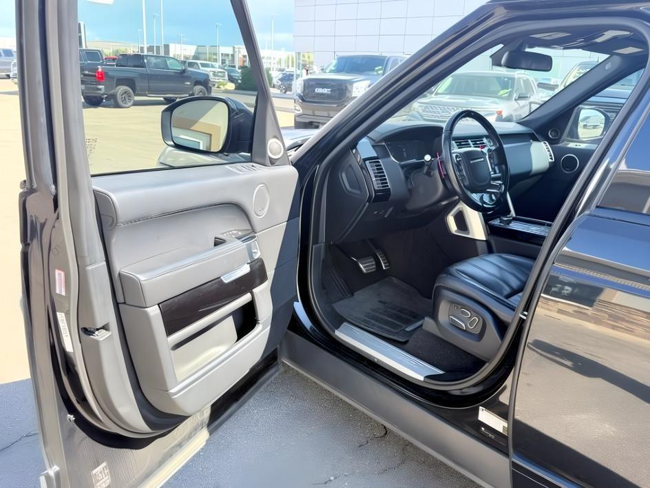 2015 BLACK /Ebony/Ebony/Ebony/Cirrus Land Rover Range Rover (SALGS2TF2FA) with an 5L V-8 gasoline direct injection engine, Automatic transmission, located at 1175 N Woodruff Ave, Idaho Falls, ID, 83401, 43.506901, -111.999657 - At Timberline Auto, finding a great deal on your next vehicle is always easy! Our experienced sales staff goal is to help find you the right vehicle at the right price! Our knowledgeable finance department has options for almost any credit score. We offer extended service contract options to prot- Photo#13