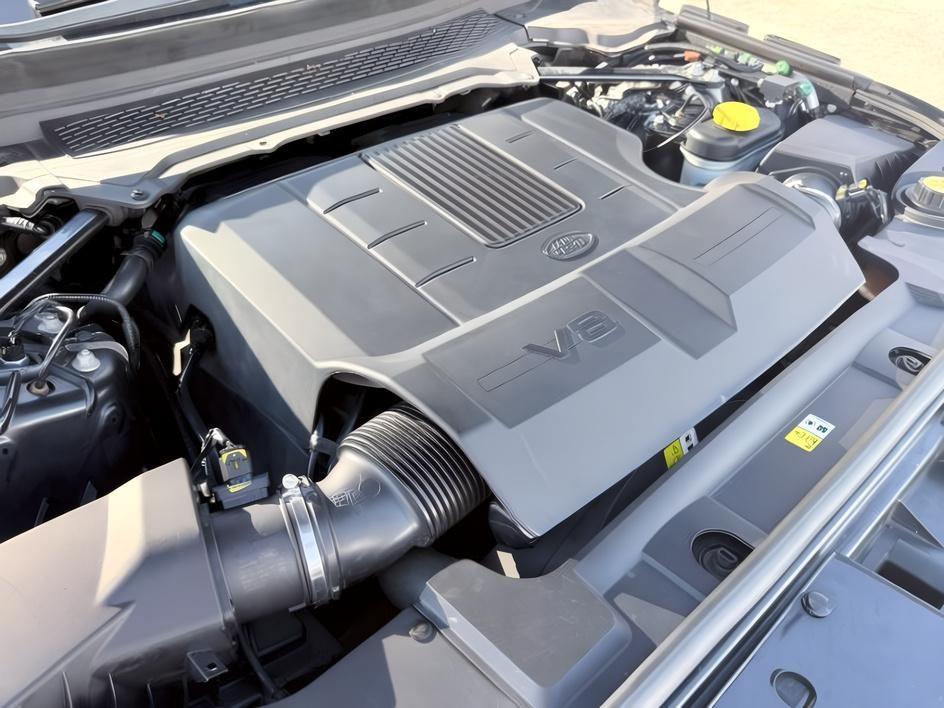 2015 BLACK /Ebony/Ebony/Ebony/Cirrus Land Rover Range Rover (SALGS2TF2FA) with an 5L V-8 gasoline direct injection engine, Automatic transmission, located at 1175 N Woodruff Ave, Idaho Falls, ID, 83401, 43.506901, -111.999657 - At Timberline Auto, finding a great deal on your next vehicle is always easy! Our experienced sales staff goal is to help find you the right vehicle at the right price! Our knowledgeable finance department has options for almost any credit score. We offer extended service contract options to prot- Photo#28