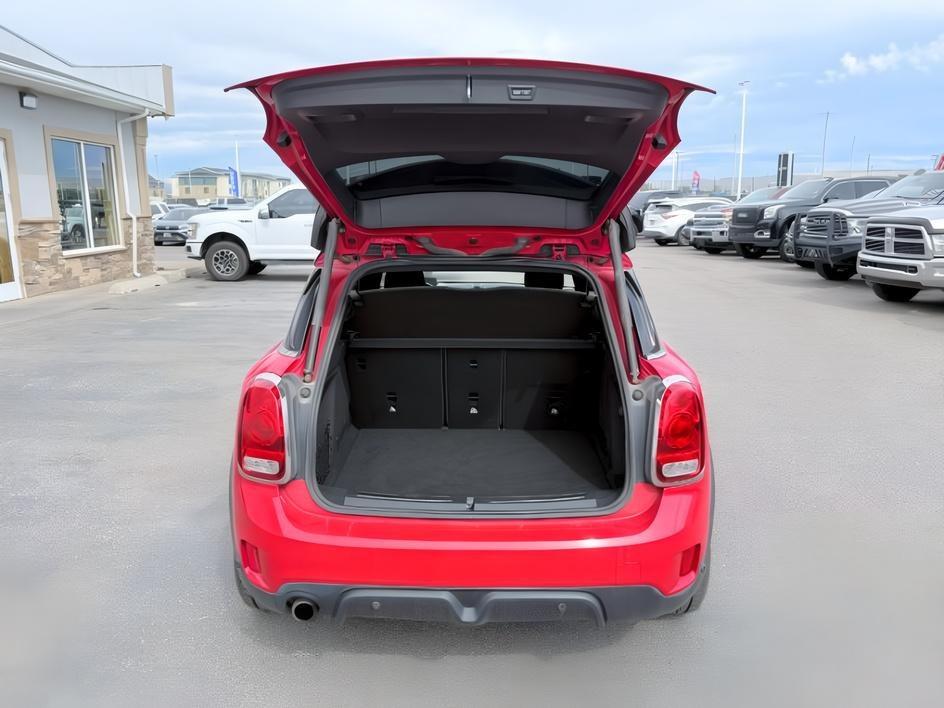 2017 RED /Carbon Black Mini Countryman (WMZYV5C36H3) with an 15L I-3 gasoline direct injection engine, Automatic transmission, located at 1175 N Woodruff Ave, Idaho Falls, ID, 83401, 43.506901, -111.999657 - At Timberline Auto, finding a great deal on your next vehicle is always easy! Our experienced sales staff goal is to help find you the right vehicle at the right price! Our knowledgeable finance department has options for almost any credit score. We offer extended service contract options to prot- Photo#4