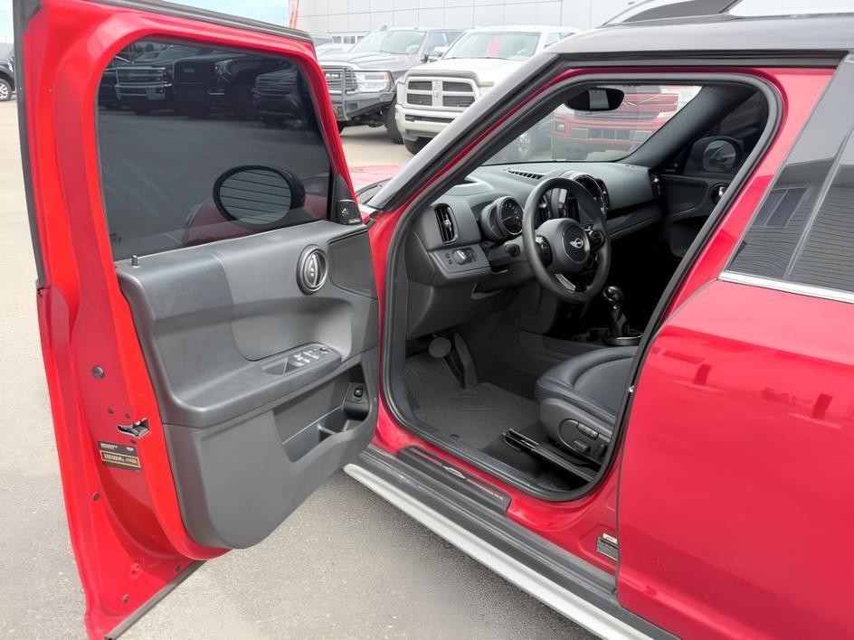 2017 RED /Carbon Black Mini Countryman (WMZYV5C36H3) with an 15L I-3 gasoline direct injection engine, Automatic transmission, located at 1175 N Woodruff Ave, Idaho Falls, ID, 83401, 43.506901, -111.999657 - At Timberline Auto, finding a great deal on your next vehicle is always easy! Our experienced sales staff goal is to help find you the right vehicle at the right price! Our knowledgeable finance department has options for almost any credit score. We offer extended service contract options to prot- Photo#13