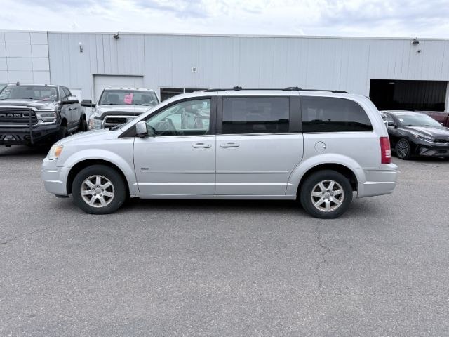 2008 SILVER /Medium Slate Gray/Light Shale Chrysler Town Country (2A8HR54P18R) with an 38L V-6 regular unleaded engine, Automatic transmission, located at 1175 N Woodruff Ave, Idaho Falls, ID, 83401, 43.506901, -111.999657 - At Timberline Auto, finding a great deal on your next vehicle is always easy! Our experienced sales staff goal is to help find you the right vehicle at the right price! Our knowledgeable finance department has options for almost any credit score. We offer extended service contract options to prot- Photo#1