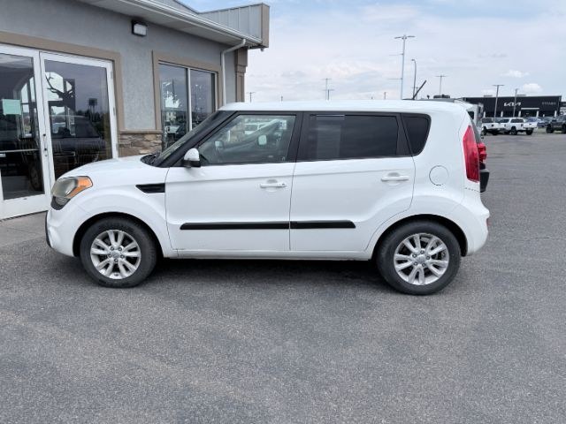 2013 WHITE /Black KIA Soul (KNDJT2A60D7) with an 2L I-4 DOHC engine, Automatic transmission, located at 1175 N Woodruff Ave, Idaho Falls, ID, 83401, 43.506901, -111.999657 - At Timberline Auto, finding a great deal on your next vehicle is always easy! Our experienced sales staff goal is to help find you the right vehicle at the right price! Our knowledgeable finance department has options for almost any credit score. We offer extended service contract options to prot- Photo#1