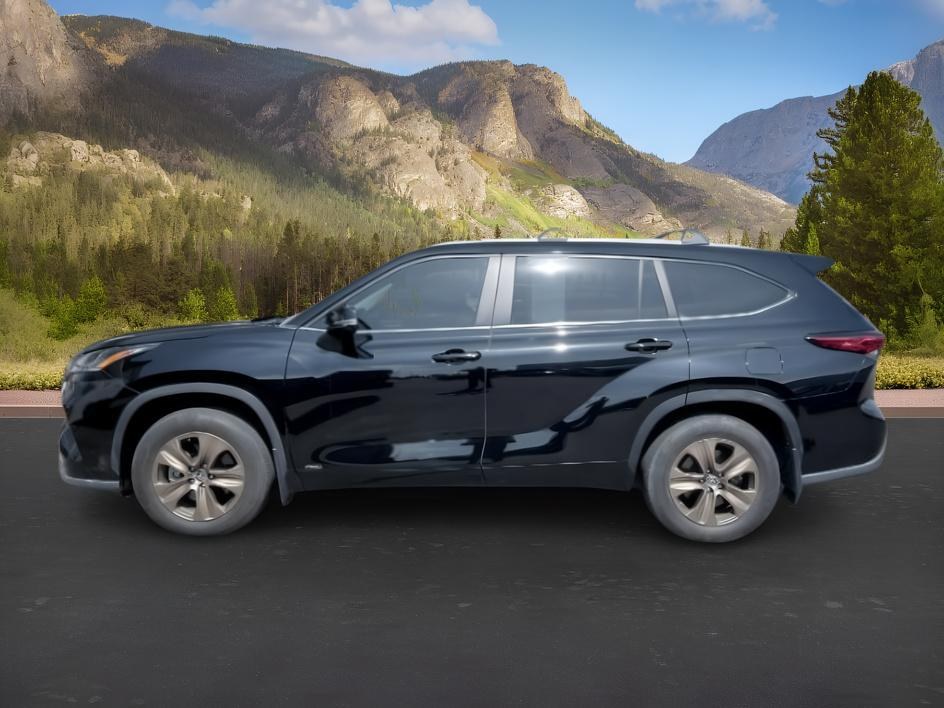photo of 2023 Toyota Highlander Hybrid XLE Bronze